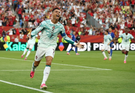 كريستيانو رونالدو يتزوج شريكته جورجينا رودريغيس