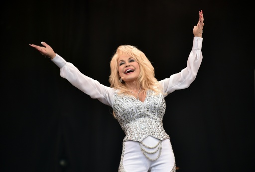 US LGBTQ community mourns 'diva' Dolly Parton