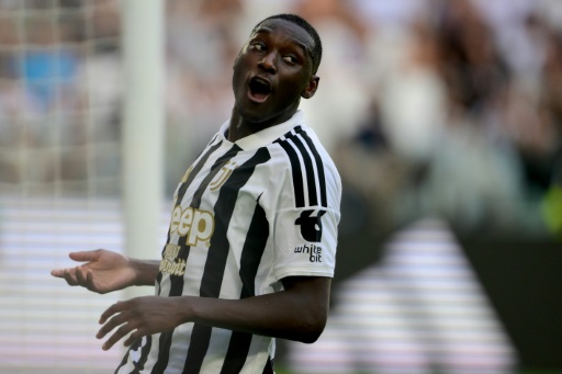 El delantero francés de la Juventus, Randal Kolo Muani, durante el amistoso entre Juventus y Juventus Next Gen en el Allianz Stadium de Turín, el 17 de agosto de 2026 — Marco Bertorello / AFP