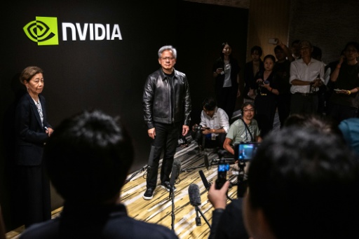 Lederjacke von Nvidia-Chef Huang für fast eine Million Dollar versteigert