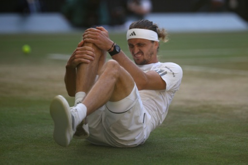 Sturz im Finale: Zverev überdehnt Knie