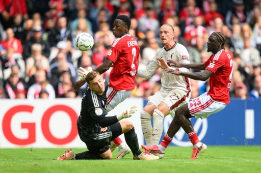 FC Augsburg müht sich in Cottbus in die zweite Pokalrunde