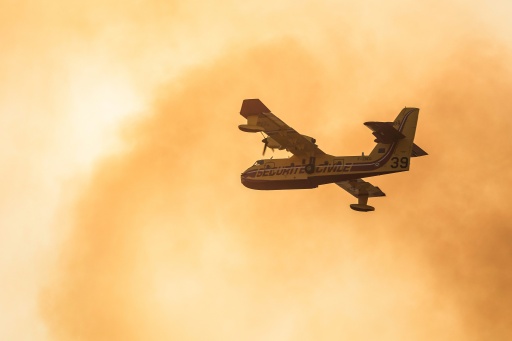 - Canadair -