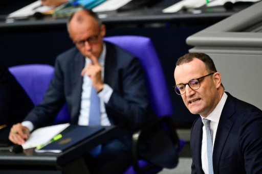 Kanzler Merz nennt Spahns Rücktritt "richtig" und "unvermeidlich"