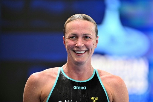 Italian teenager Curtis breaks 50m backstroke world record at Europeans