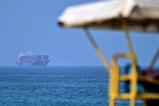 Un portacontenedores frente al emirato de Sarja, en el golfo de Omán, el 28 de junio de 2026