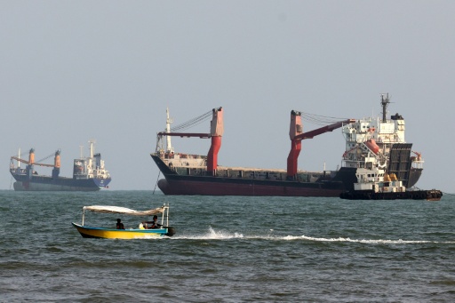 Un navire près du port iranien de Bandar Abbas, le 10 août 2026 — Atta KENARE / AFP