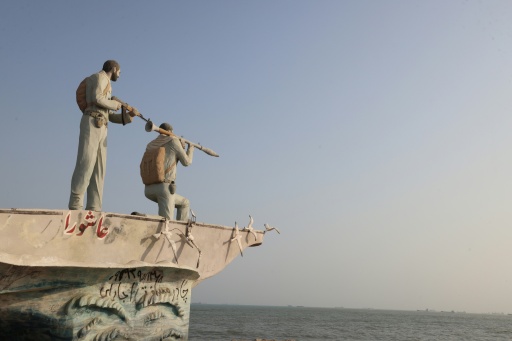 Une sculpture guerrière dans le port iranien de Bandar Abbas le 10 août 2026 — Atta KENARE / AFP