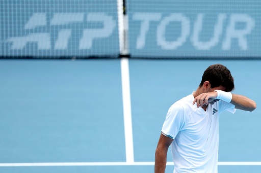 Rafael Jódar se lamenta durante su derrota ante Flavio Cobolli en octavos de final del Masters 1000 de Cincinnati el 19 de agosto de 2026 — Emilee Chinn