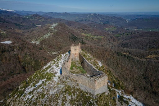 Vue aérienne du château de Montségur, en Ariège, le 27 mars 2024 — Ed JONES / AFP