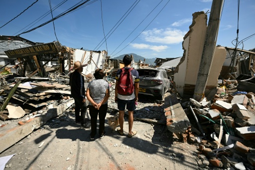 Many residents spent the night sleeping on the street, fearing more deadly aftershocks — Luis ACOSTA / AFP