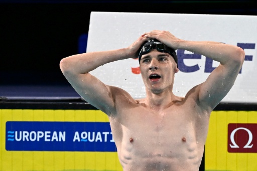 Johannes Liebmann struggles to take in his world record-breaking time in the men's 1500m freestyle at European championships — JULIEN DE ROSA / AFP