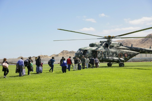 350 Menschen sitzen tagelang auf Straße in Peru fest - Rettung per Hubschrauber