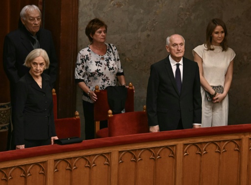 Exjuez destituido por Orbán se convierte en jefe de Estado en Hungría