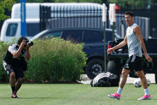Robert Lewandowski em seu primeiro treino pelo Chicago Fire, em 14 de julho de 2026. — KAMIL KRZACZYNSKI / AFP