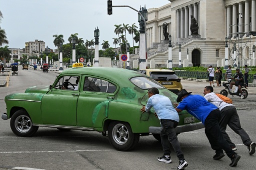 Cuba a annoncé le 29 juillet 2026 qu’elle ouvrirait certains secteurs de son économie, tels que les stations-service, au secteur privé, à la suite de l’adoption par le Parlement d’un ensemble de 176 mesures en faveur de l’économie de marché — YAMIL LAGE / AFP