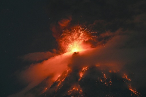 Guatemala issues 'danger' alert after Fuego volcano erupts