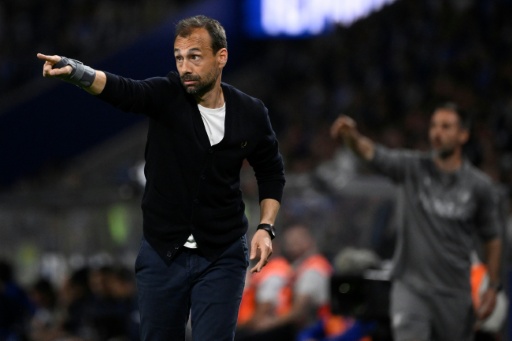 Ligue 1: Strasbourg mise sur Oliveira pour enfin lancer un nouveau cycle