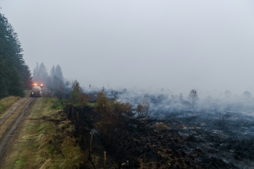 Behörden: Feuerwehr will Brand im Osten Belgiens "endgültig einkreisen"