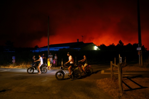 Un incendie d'une grande virulence à Le Porge en Gironde, le 23 juillet 2026 — ROMAIN PERROCHEAU / AFP