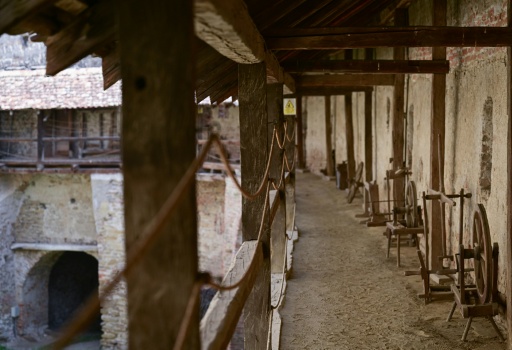 El rey Carlos III del Reino Unido visitó la iglesia de Mosna en 1998 — Daniel MIHAILESCU / AFP