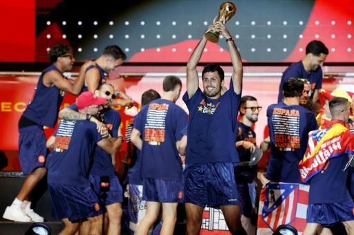 Spain players celebrate with the World Cup trophy on stage in front of a sea of adoring supporters — Oscar DEL POZO / AFP