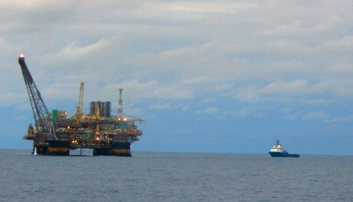 Une plateforme pétrolière de la compagnie publique brésilienne Petrobras, dans l'Etat de Espirito Santo, le 7 décembre 2015 — VITORIA VELEZ / AFP