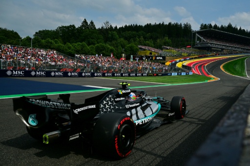Kimi Antonelli (Mercedes) se jette dans le virage du Raidillon, le 18 juillet 2026 à Spa-Francorchamps, durant les qualifications du Grand Prix de Belgique — Andrej ISAKOVIC / AFP