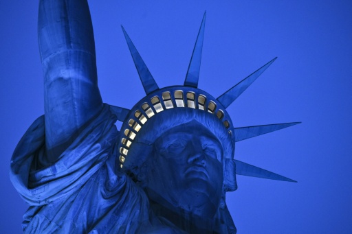 Man arrested after speedboat flips near Statue of Liberty killing 2