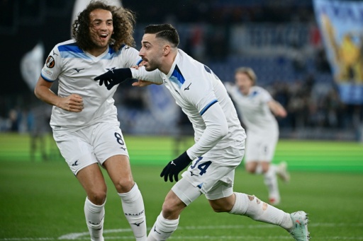 Zagueiro espanhol Mario Gila deixa Lazio e assina com Milan