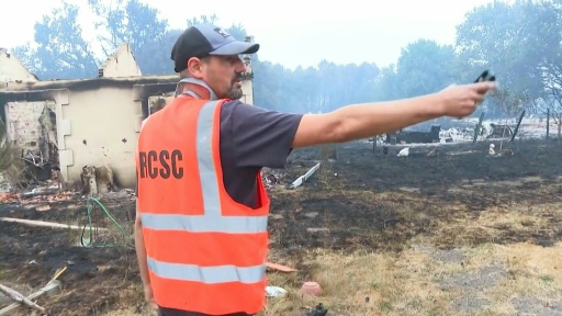 "C'est désastreux": de retour dans sa maison dévastée par les flammes, un habitant témoigne