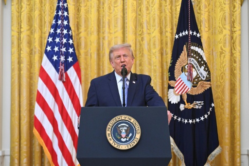 Trump martèle ses accusations de fraude à trois mois des élections