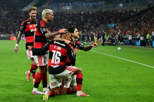 Flamengo vence Cruzeiro (2-1) e vai às quartas de final da Libertadores