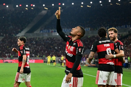 Flamengo vence Cruzeiro (2-1) e vai às quartas de final da Libertadores
