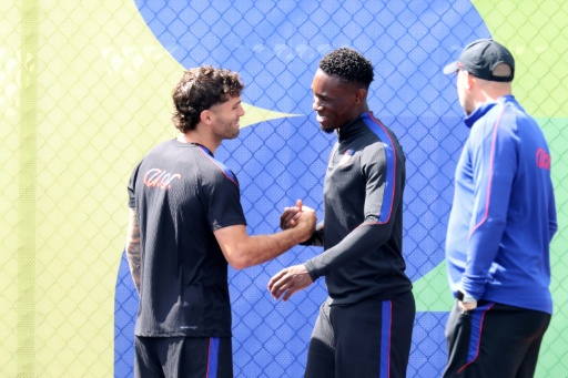 Folarin Balogun (au centre) avec Christian Pulisic (à gauche) lors d'une séance d'entraînement de l'équipe des Etats-Unis le 5 juillet 2026 à l'Université de l'Etat de Washington, à Seattle