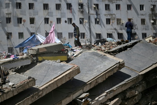 Olympic weightlifter hoists debris for Venezuela earthquake recovery