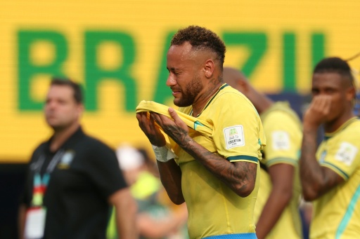 El astro brasileño Neymar se lamenta tras la eliminación en octavos de final del Mundial ante Noruega en el MetLife Stadium en East Rutherford, New Jersey, el 5 de julio de 2026
