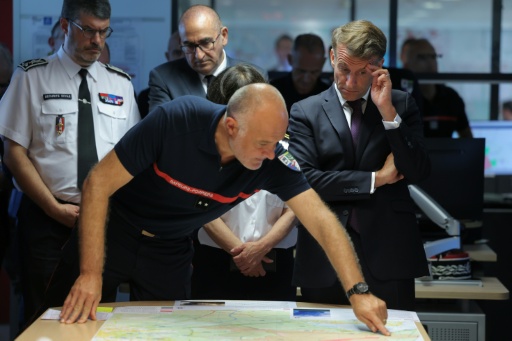 Mégafeu en Gironde: le chef des pompiers dément avoir "abandonné Le Porge"