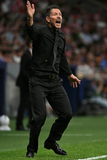 El entrenador del Atlético de Madrid, Diego Simeone, da instrucciones en el partido liguero contra el Málaga el 19 de agosto de 2026 en el estadio Metropolitano de Madrid — Javier SORIANO / AFP