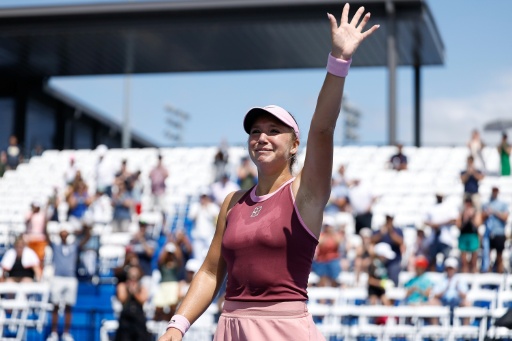 Tenista russa Kristina Liutova, de 16 anos, é campeã do WTA 250 de Memphis