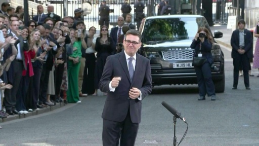 Andy Burnham assume como primeiro-ministro e anuncia 'plano de dez anos' para o Reino Unido — Yelim LEE, Aaron Chown, Bruno VIGGIANO / AFP