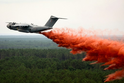 L'avion militaire A400M a réalisé son premier largage contre le feu en Gironde