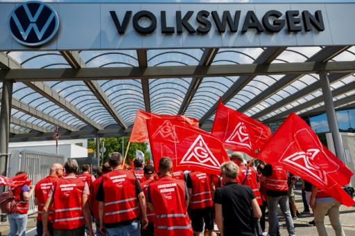 Volkswagen: les ventes chutent au moment de choix douloureux