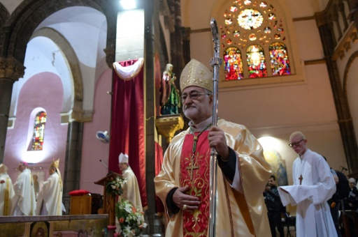 Foto archivo del arzobispo de Rabat y administrador apostólico de la Archidiócesis de Tánger, Cristóbal Lopez Romero, aparece retratado durante la ceremonia de ordenación del padre Nicolas Lhernould (no visible en la imagen) como obispo de Constantina (Argelia), en la catedral de Túnez