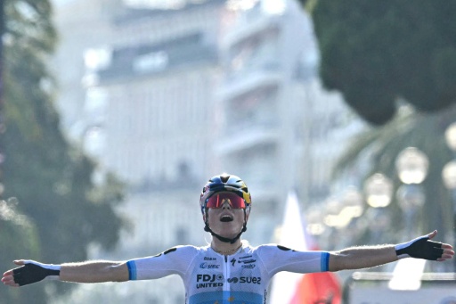 Vollering grabs Tour de France lead in Nice