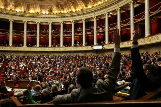 L'adoption définitive de six textes au menu du Parlement, le camp gouvernemental se déchire