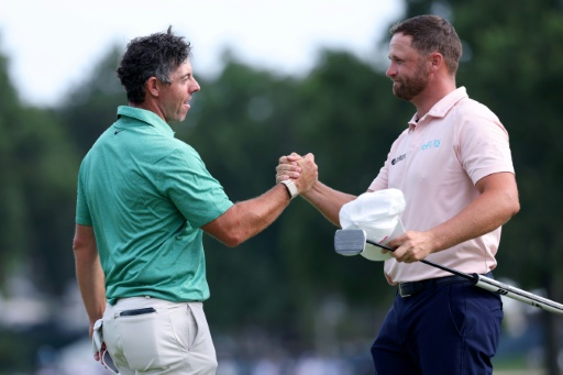 Clark reacciona a tiempo ante McIlroy para ganar el BMW Championship