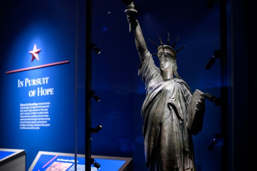 Trump orders disclaimer signs outside museum of American history