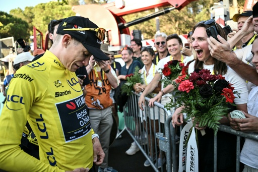 Tour de France yellow gives Vingegaard crash closure