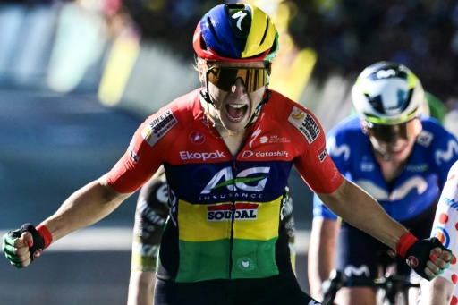 Le Court sprints to stage six Tour de France Femmes win